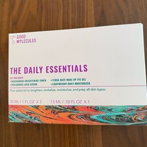 Good Molecules The Daily Essentials Kit